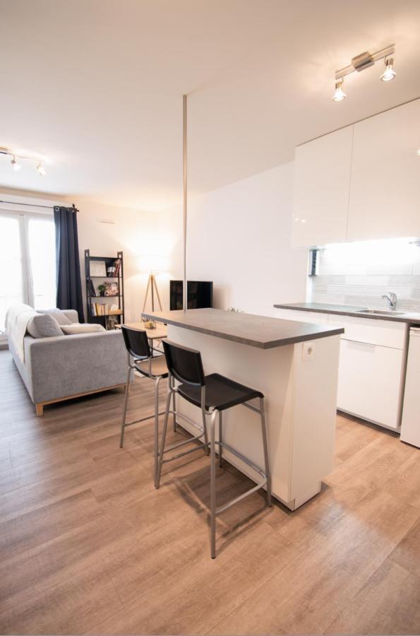 Joli Studio Tout Confort A 2 Pas De La Gare Poissy Ngoại thất bức ảnh